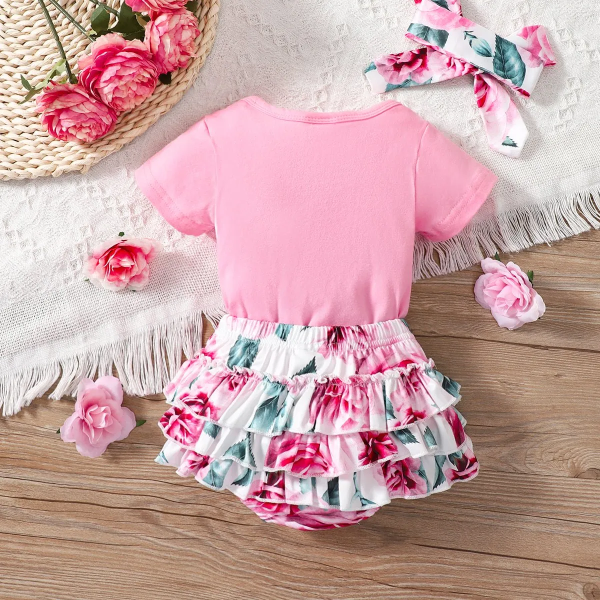 3pcs Baby Girl 95% Cotton Short-sleeve Letter Print Romper and Floral Print Layered Ruffle Trim Shorts & Headband Set