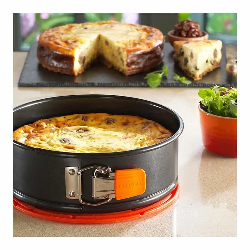 Le Creuset Springform Round Cake Tin