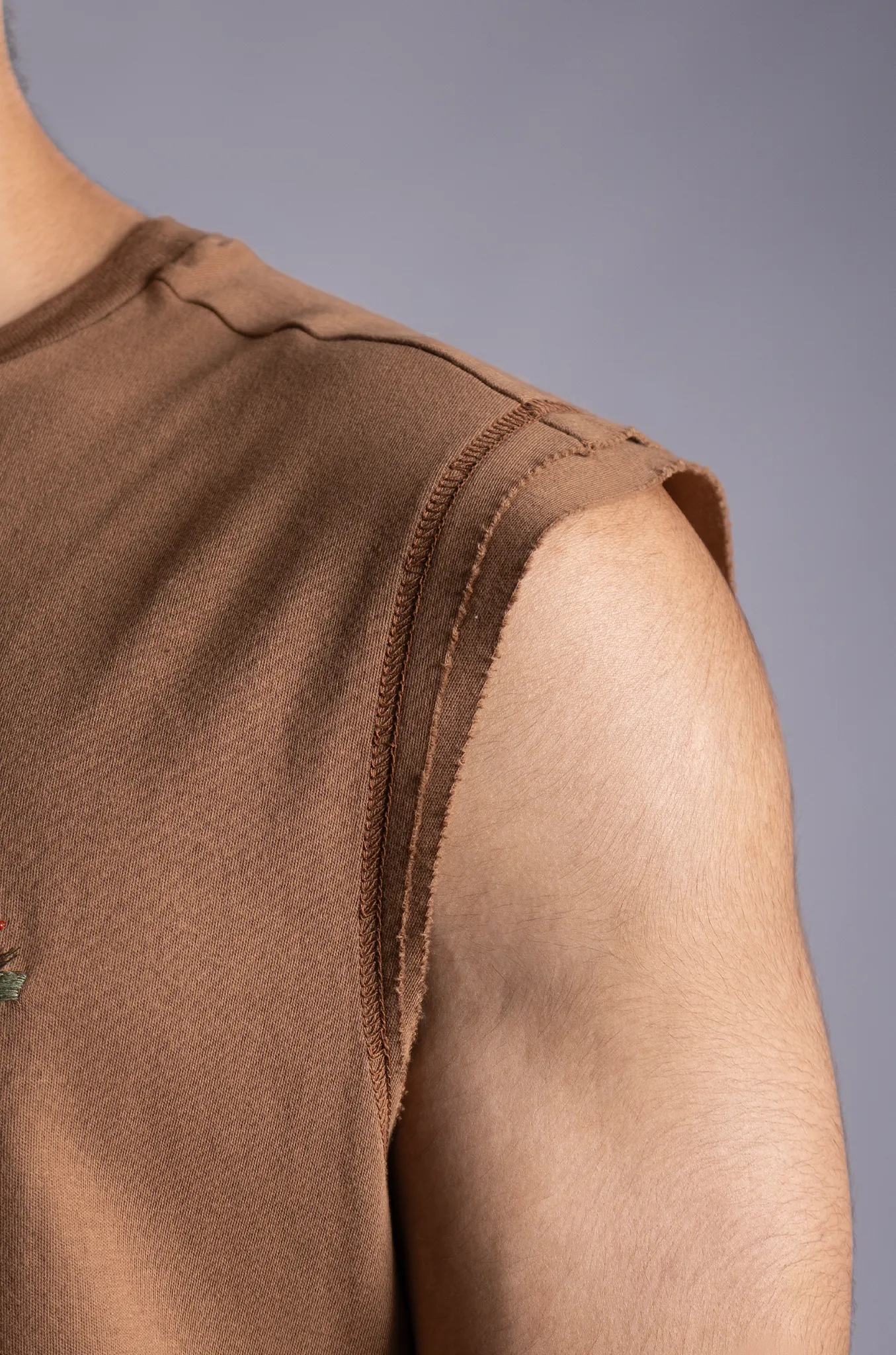'The Ranch' Sleeveless T-shirt (Toffee)